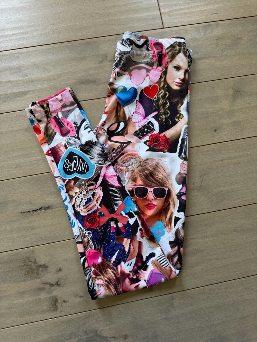 EUC: Kids’ Taylor Swift Collage Print Graphic Leggings, size youth medium